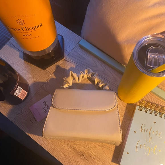 Vanilla Cream Handbag!!! - Picture 3 of 3